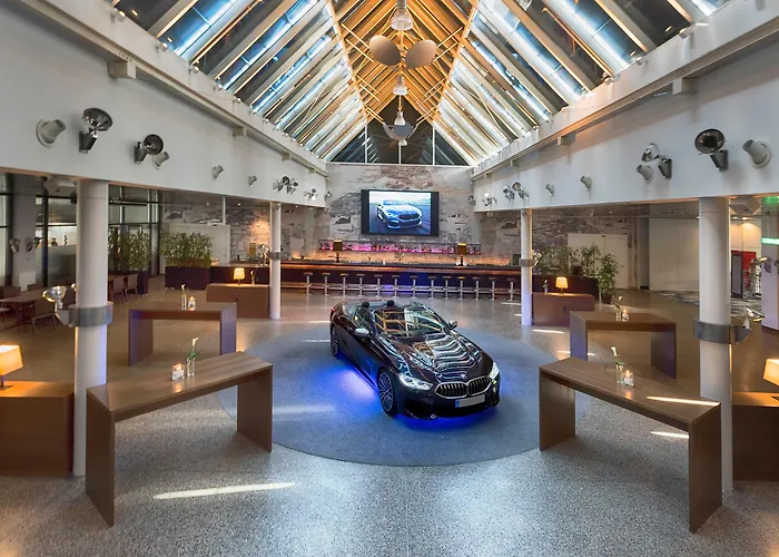 هوليداي إن سيتي - ويست فندق