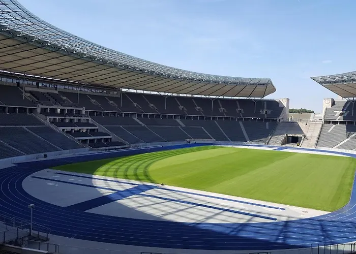 هوليداي إن سيتي - ويست فندق