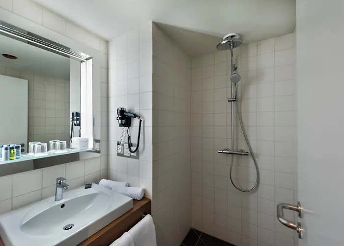 Hotel City-west By Ihg